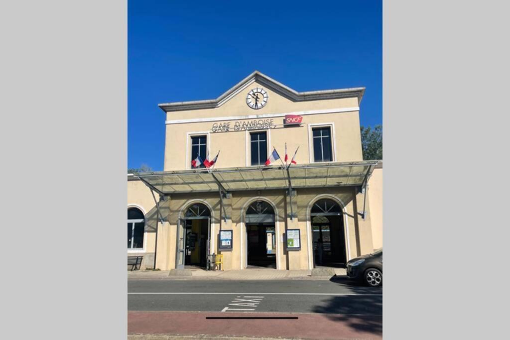 Le 17 Entre Gare Et Chateau 阿姆博斯 外观 照片