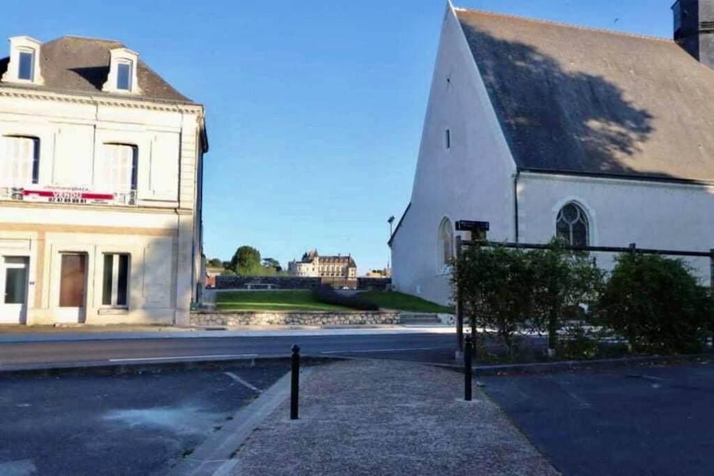 Le 17 Entre Gare Et Chateau 阿姆博斯 外观 照片